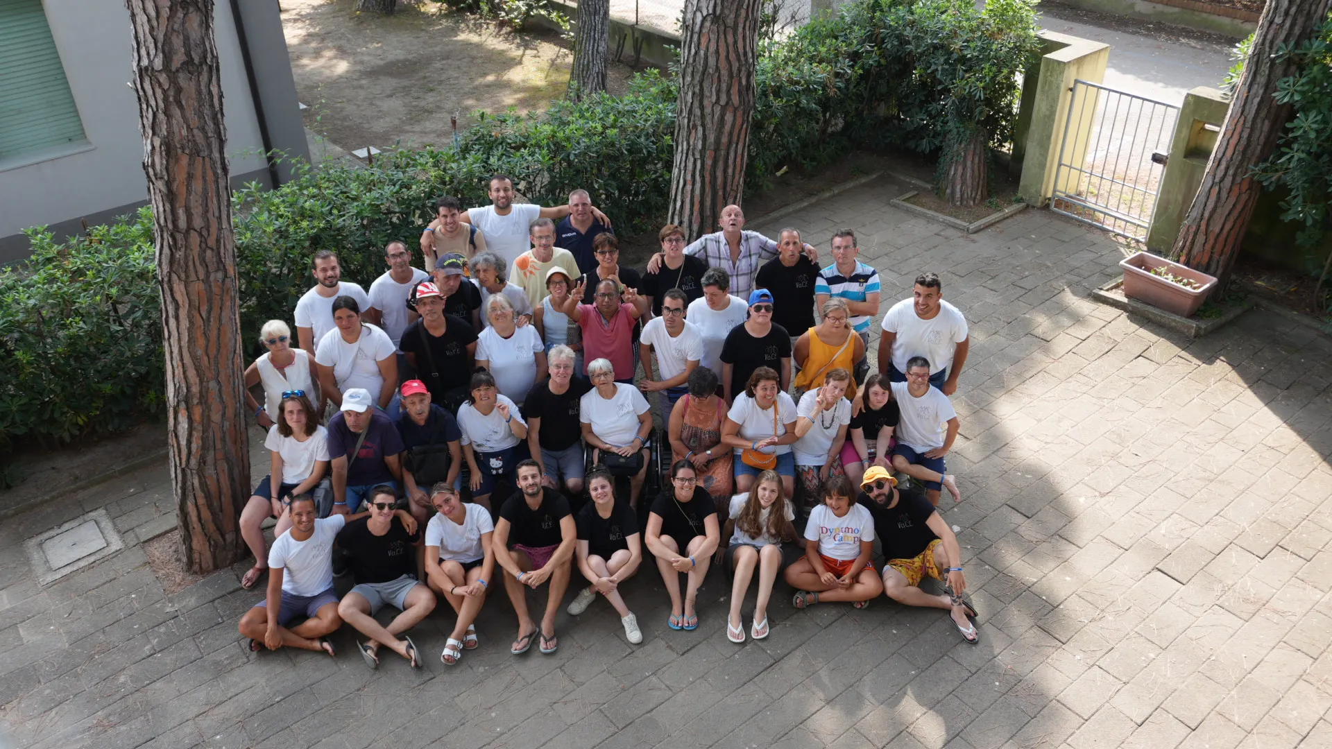 Il gruppo dei volontari e dei partecipanti di Vo.C.E. durante un'uscita.